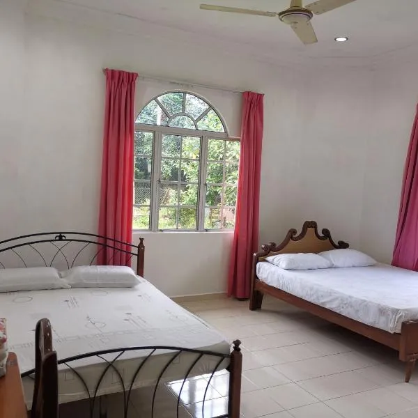Homestay Rumah Rehat Seri Anggerik, hotel in Kota Bharu