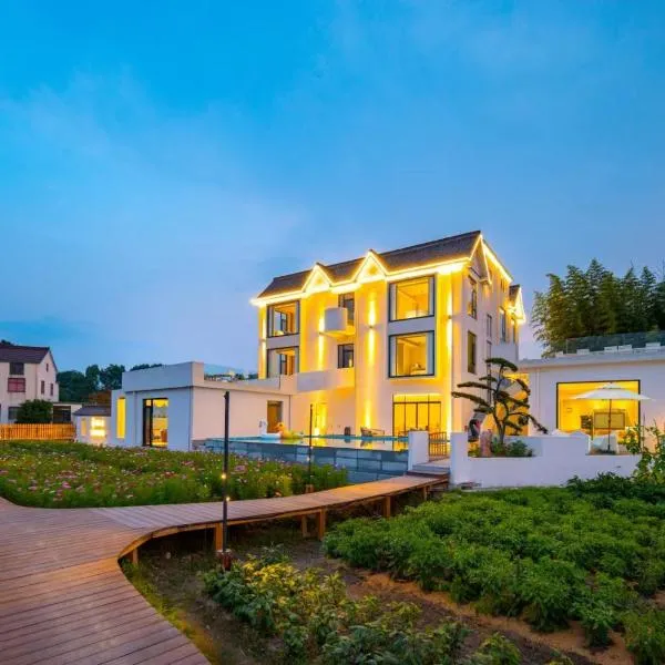 Floral Hotel Jiuhuashan Xiluzhanyi B&B, מלון בצ'יג'ו