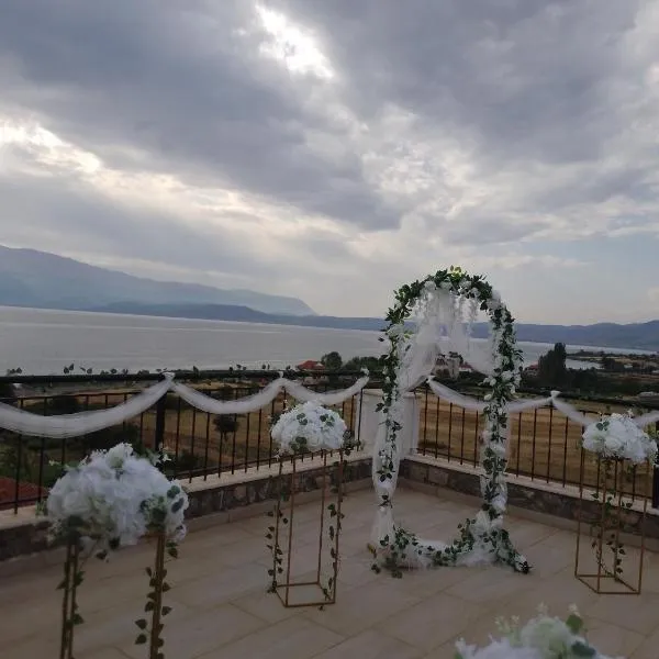 Guest house Stone Dream Ohrid lake view, hotel in Udënisht