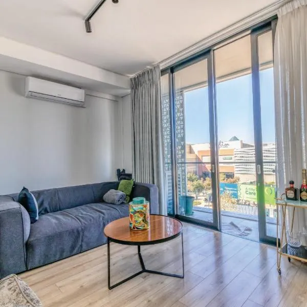 Modern Bachelor Suite & Stunning View Pool & Gym, hotel in Midrand