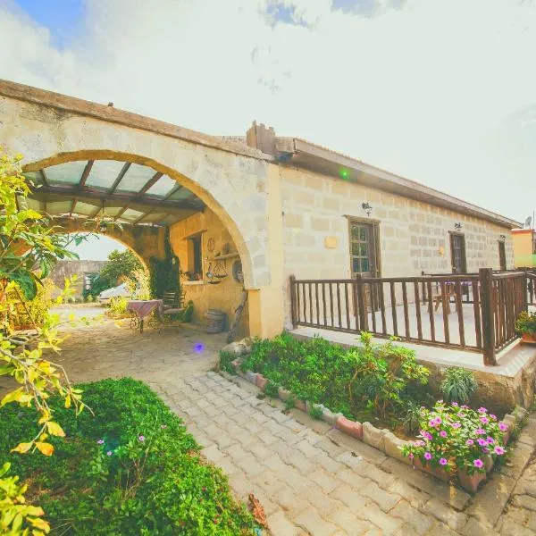 Castle Karpasia Guest House Authentic Atmosphere !, hotel in Rizokarpaso