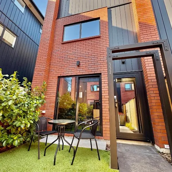 Prime Location! Chic Apartment Near ONE NZ Stadium, hotel in Christchurch