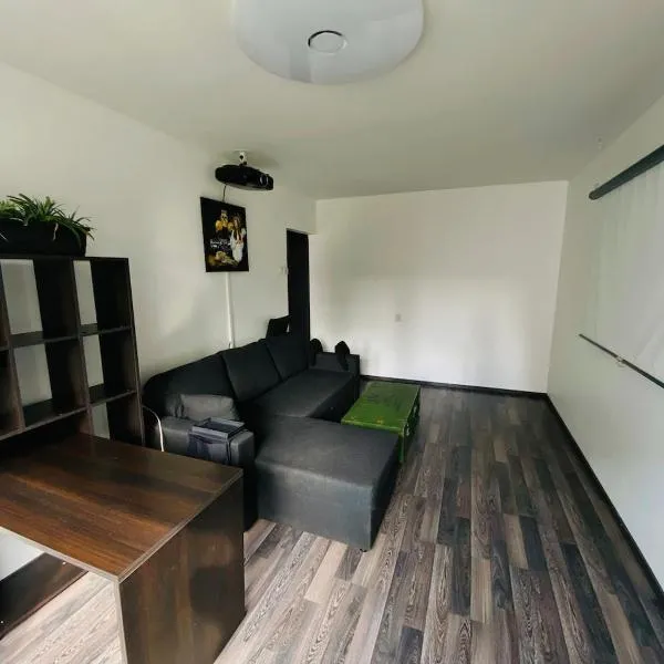 Black Apartment at Blossom Hill, хотел в Талин