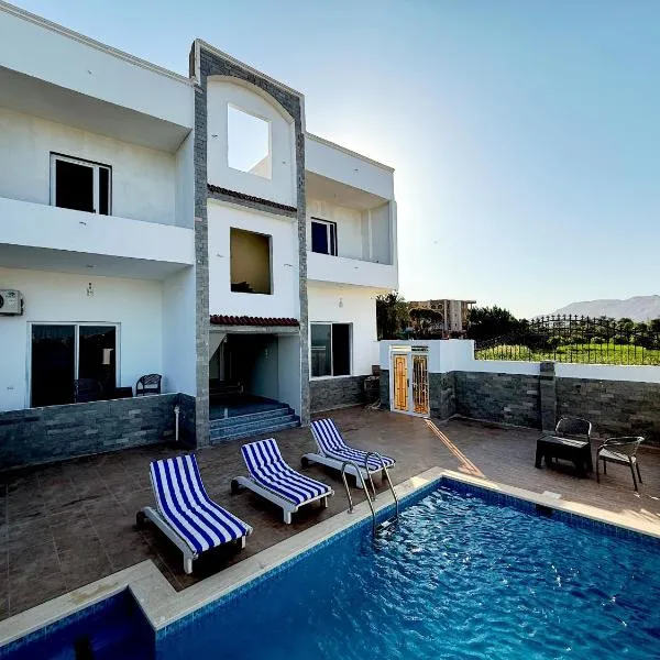 Nefertarie private Villa, hotel em Luxor