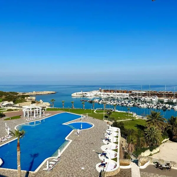 Jasmine Court Hotel Central Kyrenia Seafront Location !、キレニアのホテル