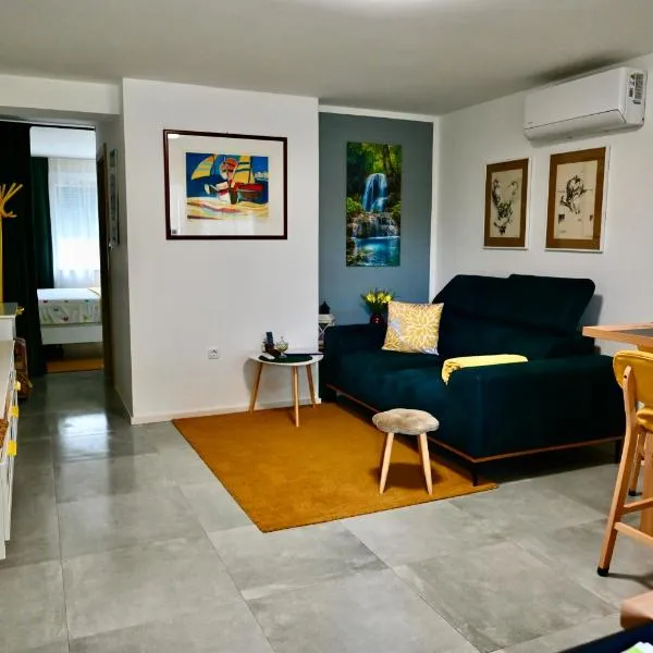 Studio Apartman UNA -self check in,free parking, hotel Károlyvárosban