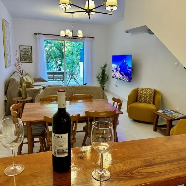 The Garden & Pool Townhouse, hotel em Pafos