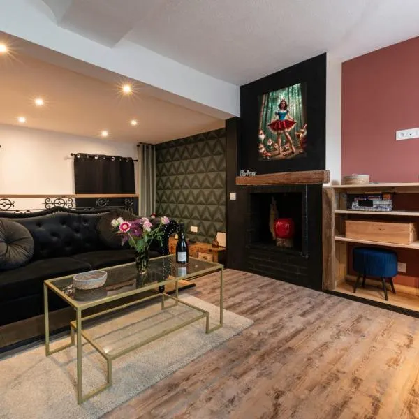 Love Room Troarn - La Discrète, ξενοδοχείο σε Troarn