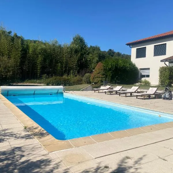 Charmante Maisonnette au calme, proche de Lyon, hotel em Dagneux
