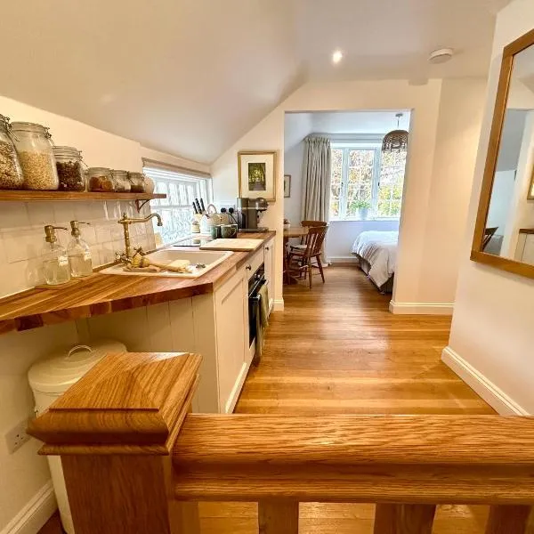 Apartment above Samantha Dadd Art Studio - in the Cotswolds, hotel in Tewkesbury
