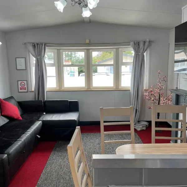 Cosy Caravan near the beach, hotel in Walton-on-the-Naze
