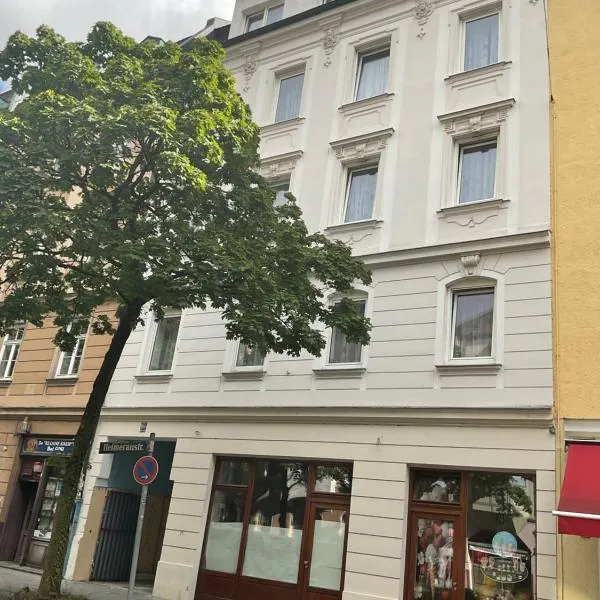 Pension&Hostel Anna - Monteurzimmer -------- 10 minutes walk to Oktoberfest, hotel in Munich