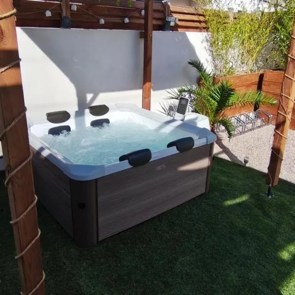 Détente et jacuzzi au Somail, hotel in Saint-Nazaire-dʼAude