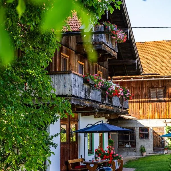 Thalerbauer Ferienwohnungen, hotel v destinaci Wackersberg