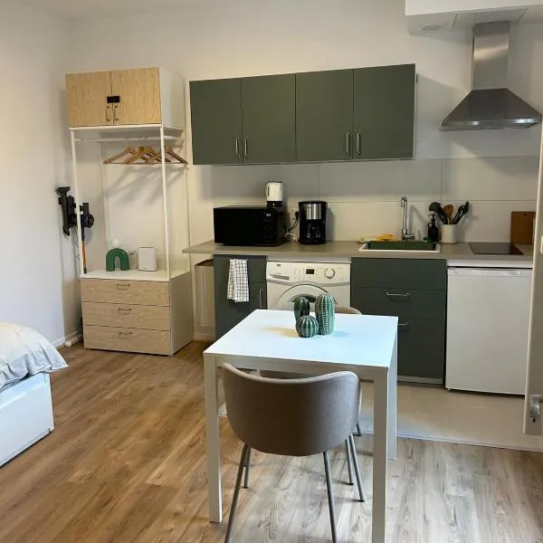 L'à Côté du Jardin, ξενοδοχείο στο Issy-les-Moulineaux