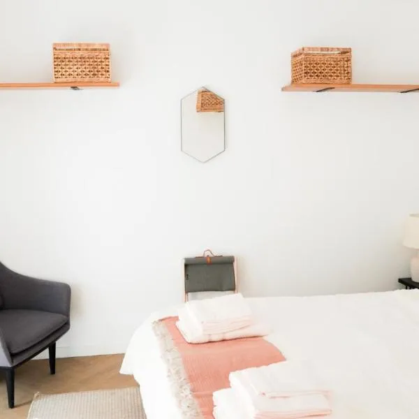 Kalumi Aparthotels - Japandi-Style Apartments with Terrace, Pergola, and Portuguese BBQ, מלון בוילה נובה דה מילפונטס