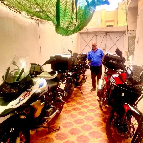 Spacious Apartment with Motorcycle Garage, Free Parking, and Air Conditioning, hotel in Er Rachidia