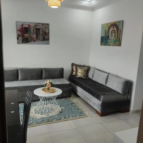 Magnifique appartement avec vue dégagée, près de l'aéroport et parking privé, hotel v destinaci Ariana