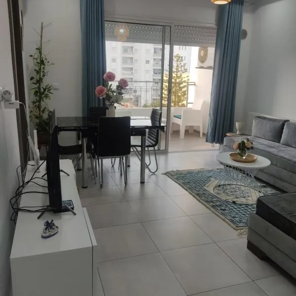 Magnifique appartement avec vue dégagée, près de l'aéroport et parking privé, hotel v destinaci Ariana