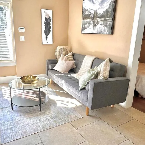 Cozy 1 Bedroom Suite, hotel in Vancouver