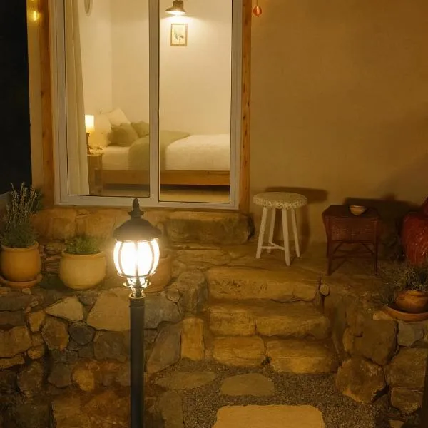 Rustic Galilee Cabin Perfect Winter Getaway, hotel v destinaci Kadita