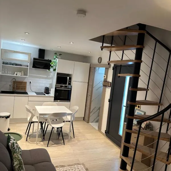 Les 3 anges, Hotel in Houilles