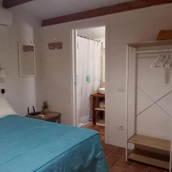Camere DomusAntiga wifi, hotel in San Giovanni Suèrgiu