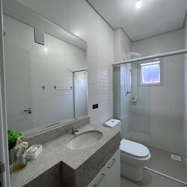 Lindo apto com piscina e churrasqueira a 400m da praia! - Foto 3