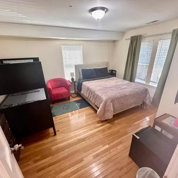 Private Room in Everett, hotel in Everett