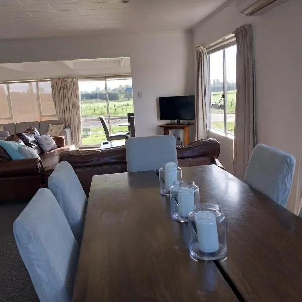 A lovely sunny and spacious home, hotel in Havelock North