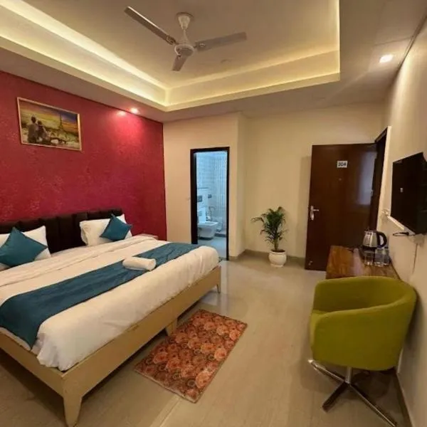 The Indian Hotel 186 Near Medanta Hospital、グルガオンのホテル