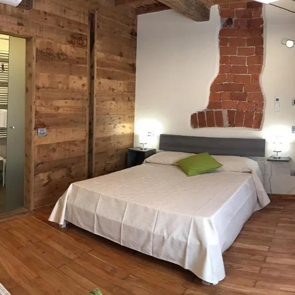 Osteria Senza Fretta Rooms for Rent, hotel v destinaci Cuneo