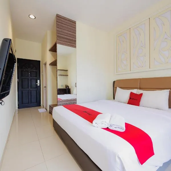 RedDoorz Plus near Ferry Terminal Batam Center, hotel in Batam Center