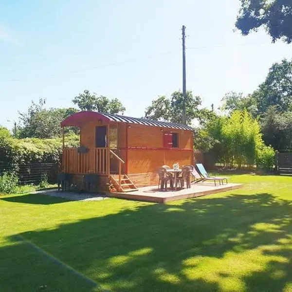 Roulotte rêve de bohème, hotel in Moisson