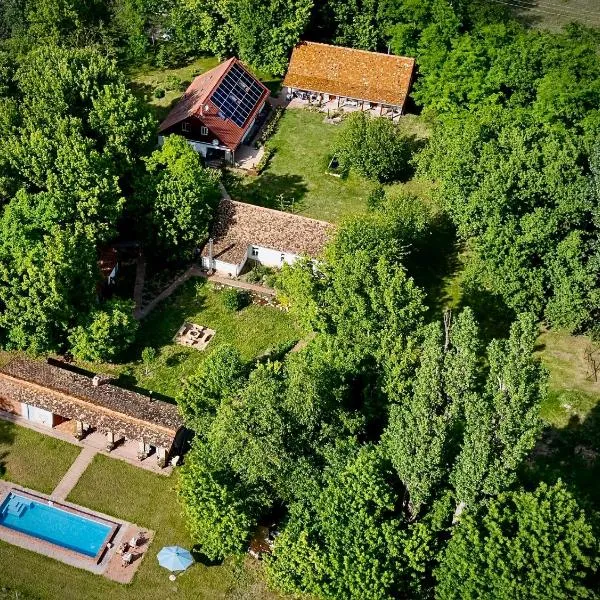 PusztaFarm - Boutique Retreat with Wellness 6 to 8 Guests, hotel in Fülöpháza