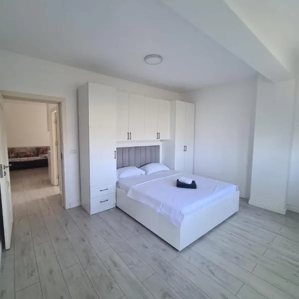 Luxury Property with 2bdm Radauti, hotel in Rădăuţi
