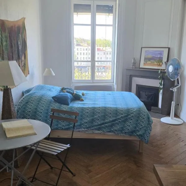 Cocon au pied de la Croix Rousse, hotel di Lyon