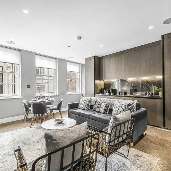 Refined 2-Bed Soho Apartment with AC - Sleeps 6: Londra'da bir otel