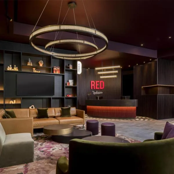 Radisson RED London Twickenham, hotel en Twickenham