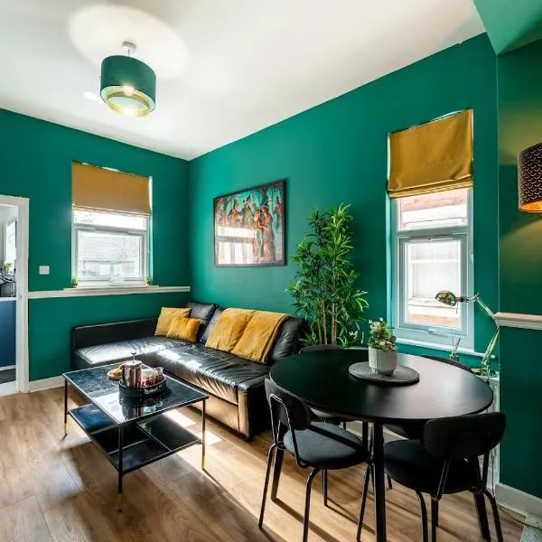 Stylish 2-Bed Apartment Near City Centre Sleeps 6, hotel a Nottingham