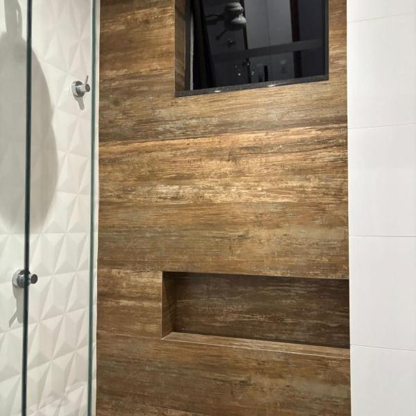 Apartamento novinho e central - 2 ou 3 quartos, 2 banheiros, elevador e estacionamento - Foto 3