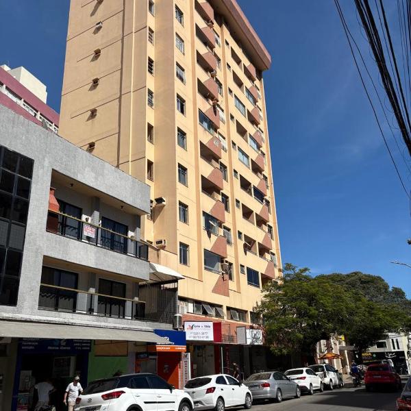 Apartamento a 350 m das praias de Areia Preta e das Castanheiras com três quartos e duas varandas TV Wi-Fi dois elevadores sol da manhã garagem cozinha completa com airfryer micro-ondas sanduicheira e chaleira elétrica próximo a bancos mercados restaurant