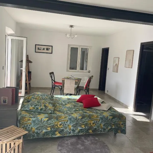 L'appart Thé - Charme discret au coeur des Alpilles, hotel em Paradou