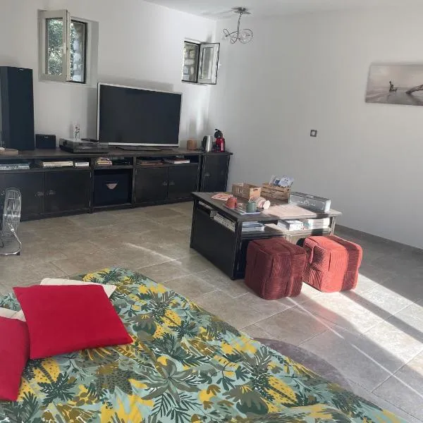 L'appart Thé - Charme discret au coeur des Alpilles, hotel a Paradou