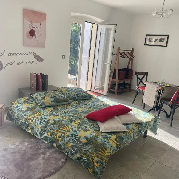 L'appart Thé - Charme discret au coeur des Alpilles, hotel in Paradou