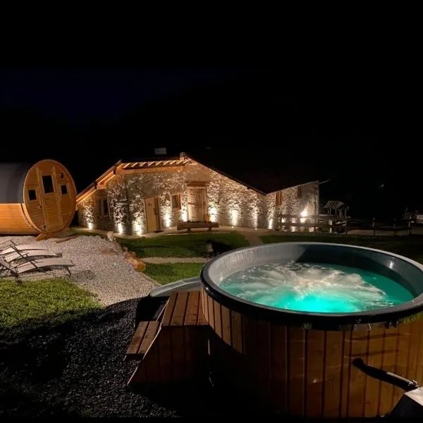 Country Life Chalet, hotel in Tione di Trento