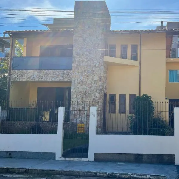 Apartamento a 30m da Praia da Vila Apartamento dos fundos, מלון באימביטובה