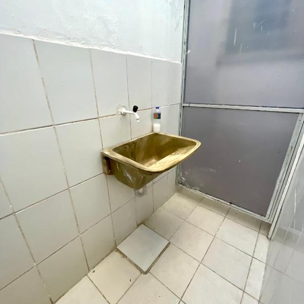 Quarto, sala, cozinha e banheiro menos de 2 minutos da praia do Porto da Barra-101-46 - Foto 3