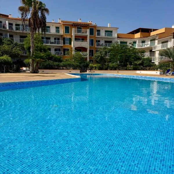 BEACH HOUSE - Walkable to Beach - Wi-Fi Included, hotel a Santa Maria