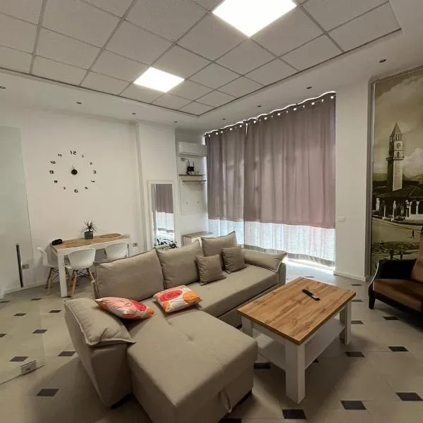 Center House, hotel in Tirane